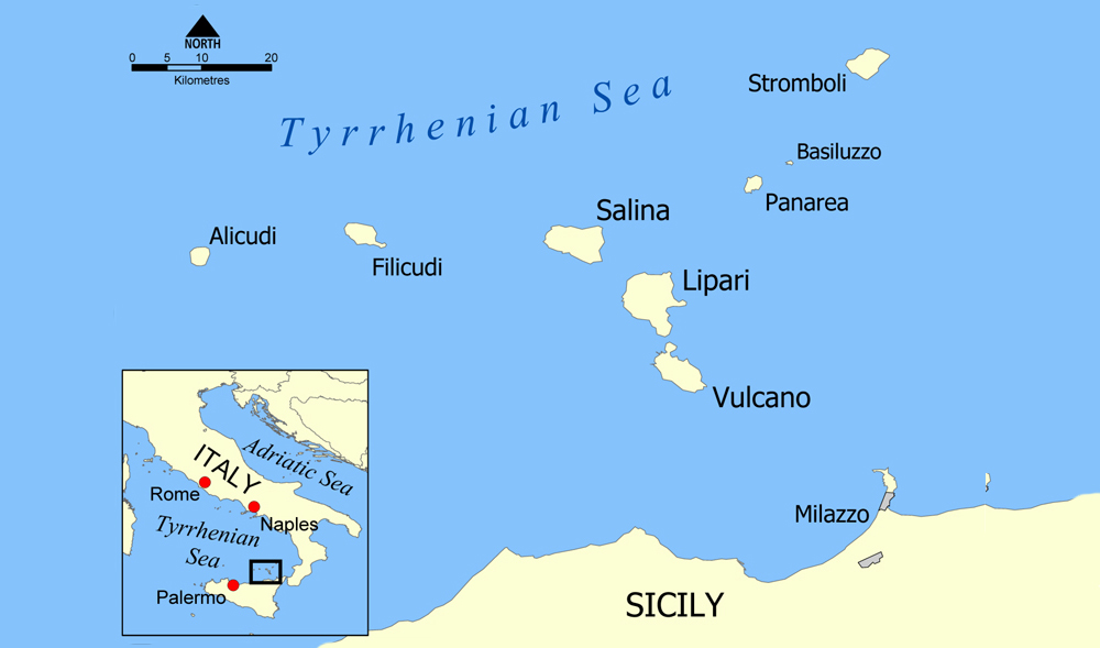 Kaart van de Eolische eilanden in de Tyrreense Zee, ten noorden van Sicilië. Stromboli bevindt zich rechtsboven op deze kaart.