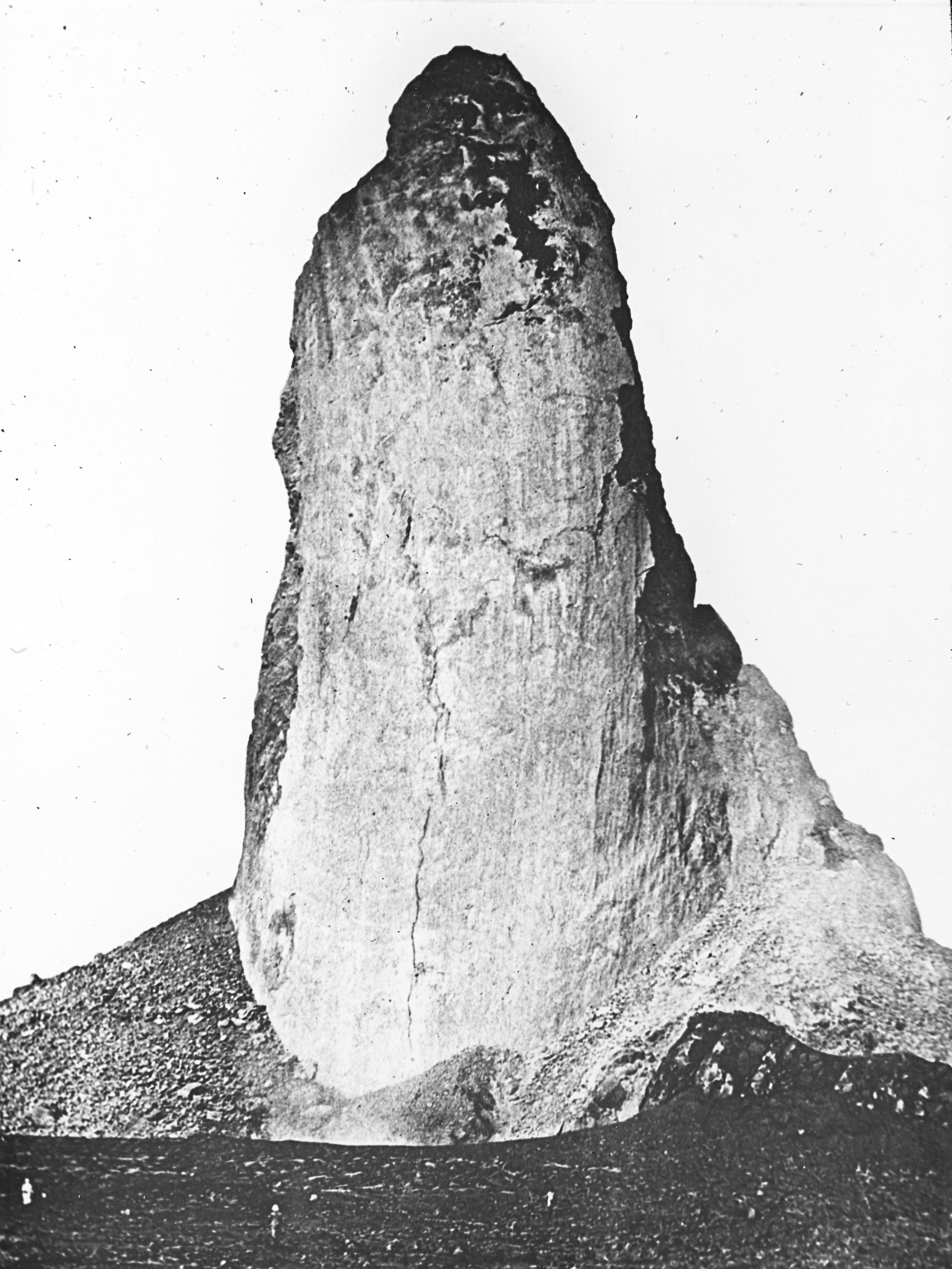 Lavaspits (ook wel lavastekel of lavatoren genoemd) die ontstond op de vulkaan Mont Pelée op het Caraïbische eiland Martinique. Na de grote eruptie van Mont Pelée op 8 mei 1902, groeide vanaf oktober 1902 een grote lava-stekel uit de kraterbodem. Deze lavaspits bereikte een maximale breedte van ongeveer 100 tot 150 meter en een hoogte van ongeveer 300 meter. Deze lavatoren werd ook wel de "Naald van Pelée" of "Pelée's Toren" genoemd. Het groeide 15 meter per dag en bereikte min of meer hetzelfde volume als de Grote Piramide van Egypte. Na 5 maanden groei stortte de onstabiele massa in maart 1903 in tot een hoop puin.