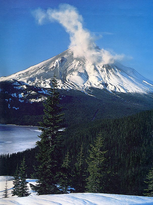 Foto van Mount St. Helens vóór de eruptie van 18 mei 1980.
