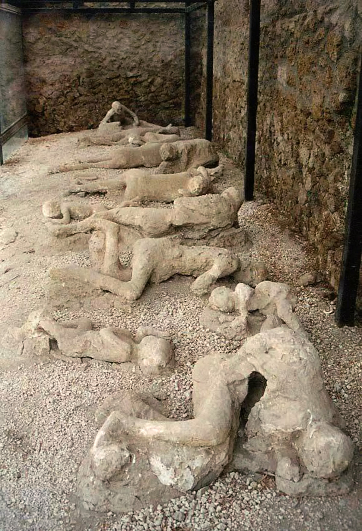 Gipsen afgietsels van slachtoffers (in Pompeï) van de eruptie van de Vesuvius in 79 na Christus.